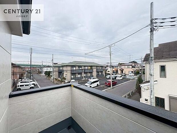 陽当たり良好なバルコニーです！晴れた日には青い空を見渡せる開放的な時間を楽しめます。