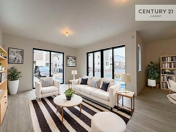 家具はCGパースです。優しい陽だまりがリビングを包んでくれて居心地の良い空間を演出してくれます！自然と家族が集い会話が増える心地よい空間！