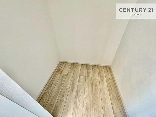 キッチンの横には納戸がございます！住空間をすっきり使うためには必須ポイントの収納スペースですよね。是非現地でご確認ください。【現地販売会開催中】