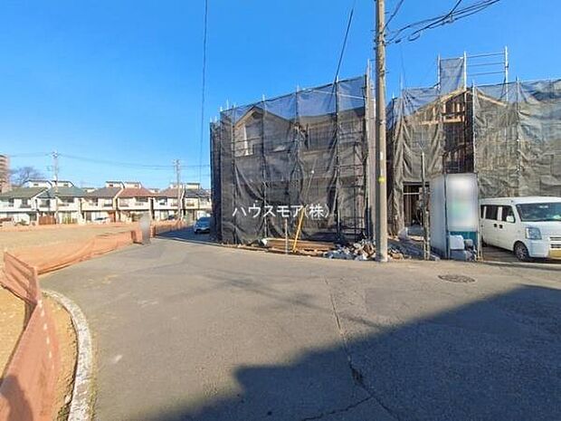 前面道路5.3ｍ×6ｍ！陽当り良好な立地です。車庫入れが苦手な方も安心ですね。【現地販売会開催中】