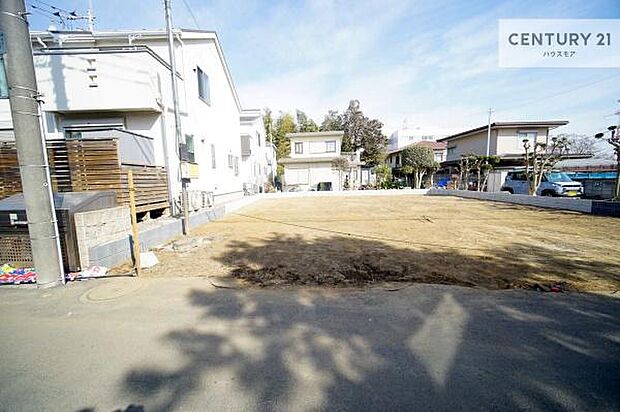 駐車スペースは2台分あります！セカンドカーはもちろん、バイクや自転車なども置き場所に困りません。