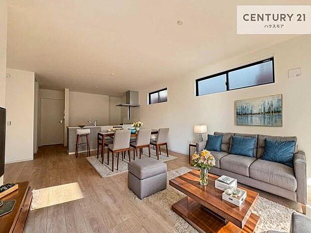 家具はCGパースです。大切な家族が集まるからこそLDKにはこだわりたい。子供たちが元気に笑いながら走り回っている姿を見た時が「広い家にして良かった」と思う瞬間です。