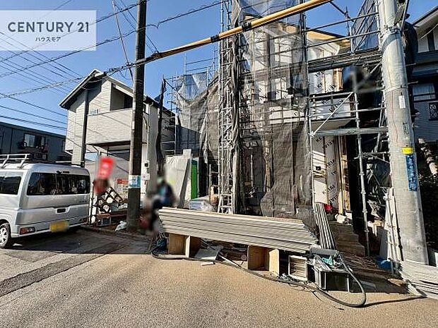 全2棟のキレイな街並み。是非1度ご内見ください。物件探しのご条件・ご要望・ご質問など、不動産に関することならどのようなことでも誠心誠意対応させて頂きます。