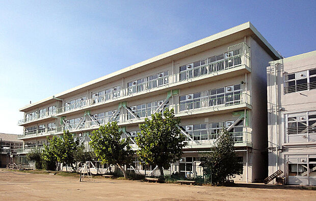 流山市立常盤松中学校まで1300m