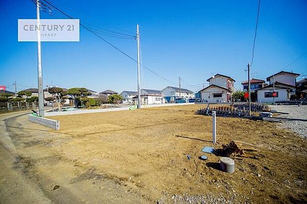 駐車スペースは2台分あります！セカンドカーはもちろん、バイクや自転車なども置き場所に困りません。