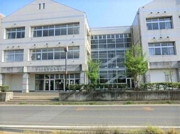 つくば市立桜中学校まで1900m