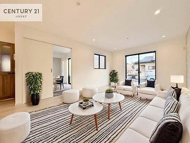 家具はCGパースです。開放感のある広々LDK！ソファーやダイニングテーブルを置いても窮屈にならないので快適に過ごせます！コミュニケーションが取りやすいリビングです！