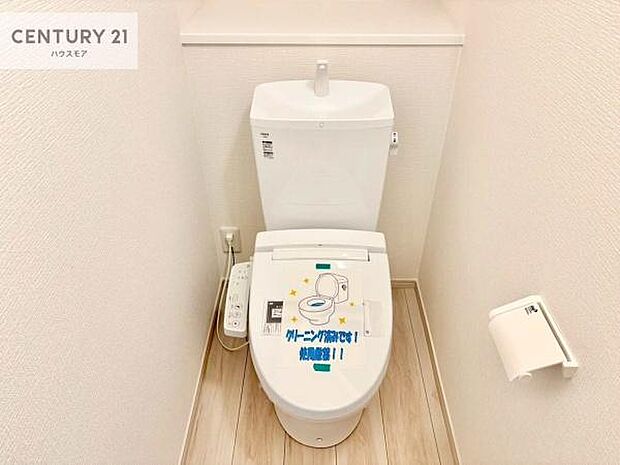 1・2階にトイレがございます！朝の忙しい時間帯も待たずにすみそうですね。白を基調とした清潔感のあるトイレでお手入れがしやすいです！