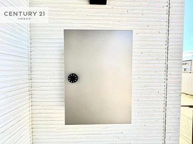 郵便ポスト付きで不在時でも荷物が受け取れてとっても便利！家にいなきゃいけないストレス回避！再配達の手間が省けます！