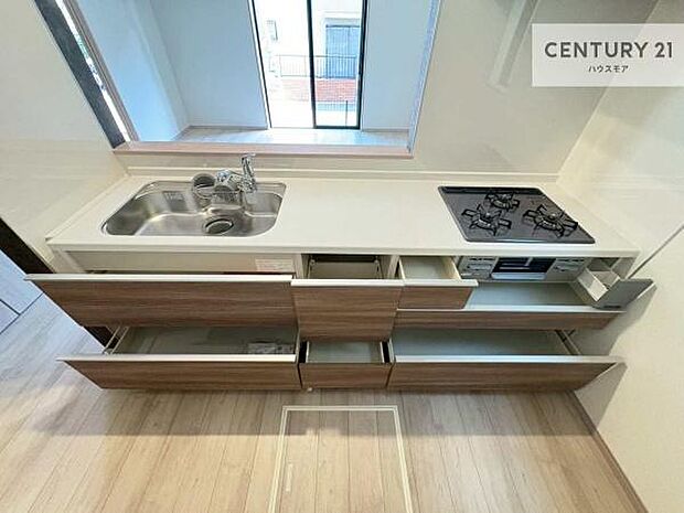 収納スペースが豊富で、調理スペースがスッキリと片付きひろ〜く活用できます！快適に作業ができます！毎日の料理が捗ります！