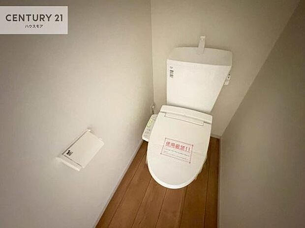 1・2階にトイレがございます！朝の忙しい時間帯も待たずにすみそうですね。白を基調とした清潔感のあるトイレでお手入れがしやすいです！
