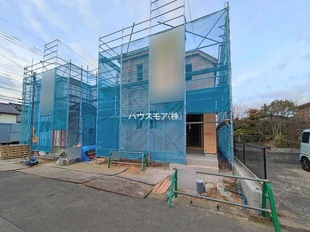 駐車スペースは2台分あります！セカンドカーはもちろん、バイクや自転車なども置き場所に困りません。