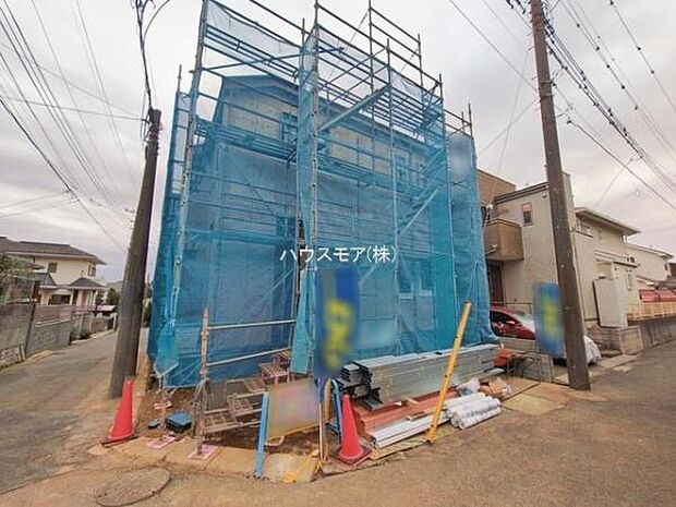 駐車スペースは2台分あります！セカンドカーはもちろん、バイクや自転車なども置き場所に困りません。