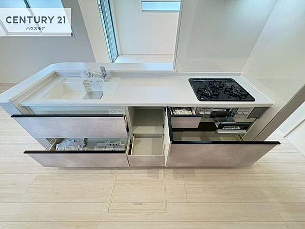 収納スペースが豊富で、調理スペースがスッキリと片付きひろ〜く活用できます！快適に作業ができます！毎日の料理が捗ります！