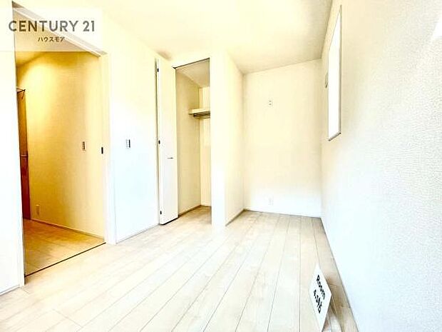 洋室は子供部屋や寝室、色々と用途多彩に利用できますね。収納力もたっぷりなので、広々気持ちよく過ごすことができます。