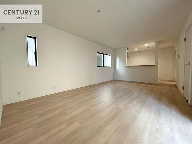 広々ダイニングスペース！ゆったりお食事。笑い声響く楽しい時間が過ごせます。日々の疲れも癒されます！