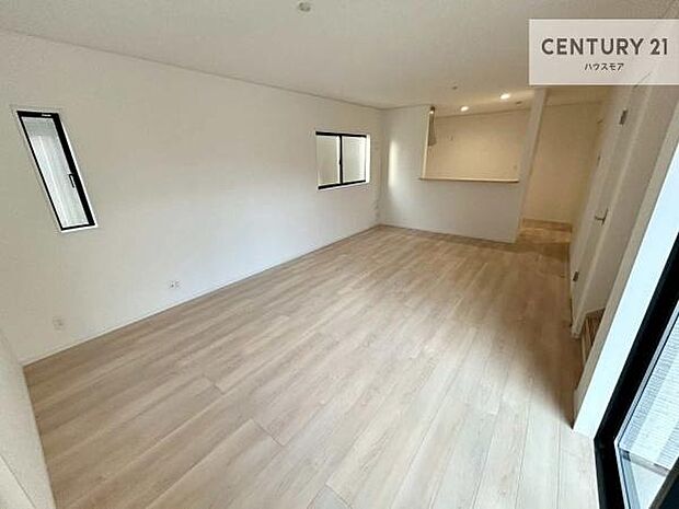 広々ダイニングスペース！ゆったりお食事。笑い声響く楽しい時間が過ごせます。日々の疲れも癒されます！