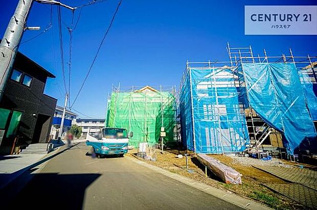 前面道路5ｍ！陽当り良好な立地です。車庫入れが苦手な方も安心ですね。