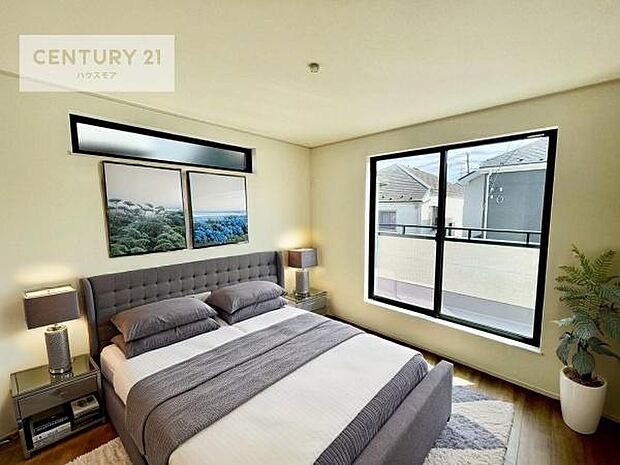 家具はCGパースです。バルコニーに面した洋室。優しい光が差し込む洋室は、朝の目覚めも気持ちが良さそうですね。おうち時間もゆったりと過ごすことができます。