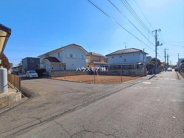 明るく開放的な角地でちょっと贅沢なお住まいをしませんか。前面道路5ｍ×6ｍで運転の苦手な方もゆとりある道路で安心です！