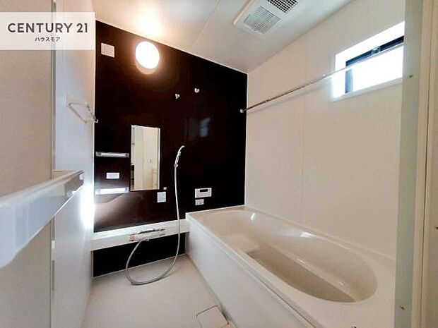 1日の疲れをしっかりと癒してくれる浴室です。おうちの素敵なリラクゼーション場所です！