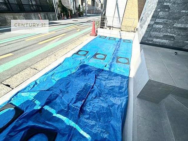 カースペース付きなのでマイカーをお持ちの方も安心ですね！ぜひ現地にてお確かめくださいませ！