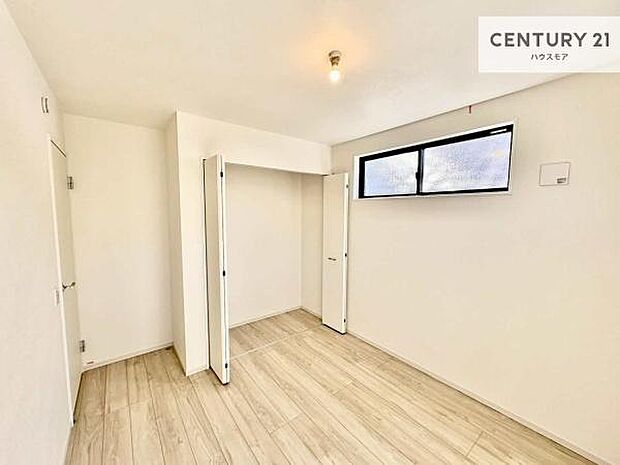 掃き出し窓がないお部屋は、お子様のお部屋としても安心です！収納スペースも充実しているので散らかったお部屋をサッと片付けられます！