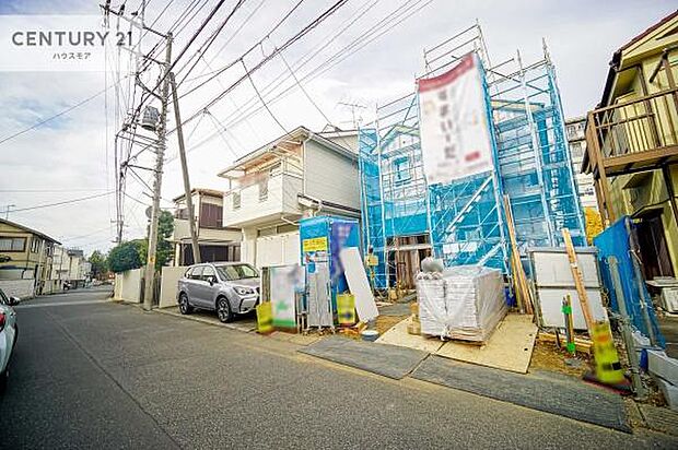 前面道路6ｍ！陽当り良好な立地です。車庫入れが苦手な方も安心ですね。