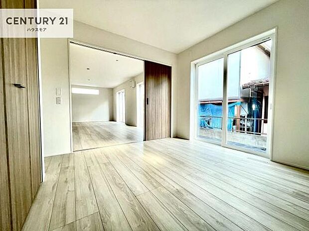 シンプルにデザインされているため、家具を選びません！お気に入りの家具を置いてくつろげる空間を作ることができます。