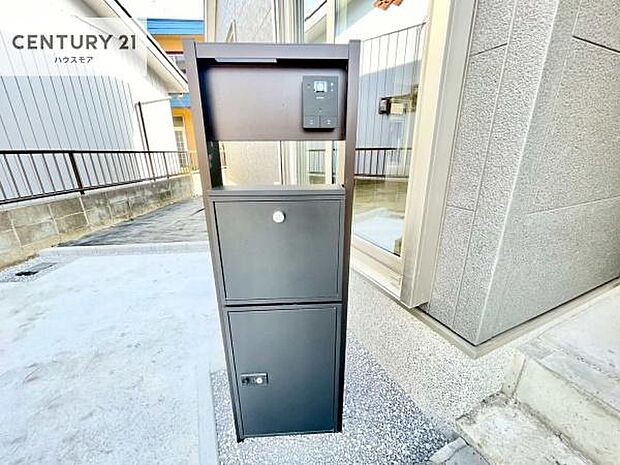 郵便ポスト付きで不在時でも荷物が受け取れてとっても便利！家にいなきゃいけないストレス回避！再配達の手間が省けます！