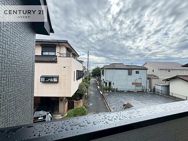 陽当たり良好なバルコニーです！晴れた日には青い空を見渡せる開放的な時間を楽しめます。