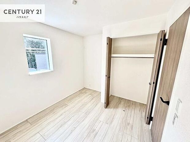 掃き出し窓がないお部屋は、お子様のお部屋としても安心です!収納スペースも充実しているので散らかったお部屋をサッと片付けられます!