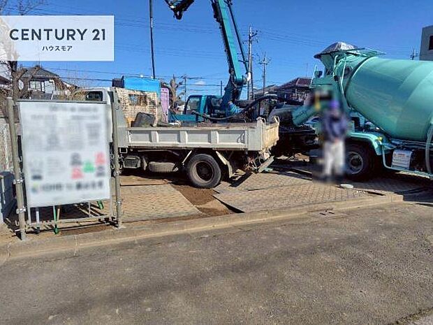 駐車スペースは2台分あります!セカンドカーはもちろん、バイクや自転車なども置き場所に困りません。