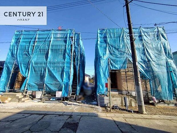 全2棟が織りなす、統一感のある美しい街並み。ぜひ一度、現地でその雰囲気をご体感ください。住まい探しのご条件やご要望など、不動産のことは何でもお気軽にご相談ください。誠心誠意ご対応いたします。