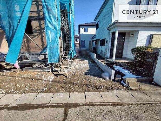 駐車スペースは2台分あります!セカンドカーはもちろん、バイクや自転車なども置き場所に困りません。