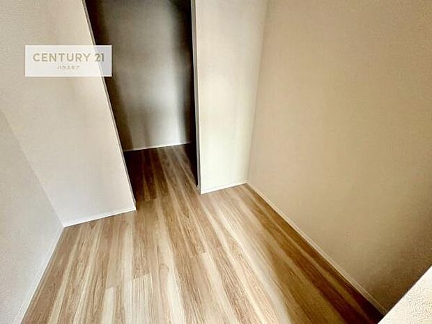 収納が充実しているからこそ、お部屋はいつも広々。掃除や片付けもラクになり、居心地の良い暮らしが続きます。