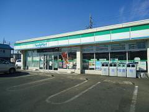 ファミリーマート龍ヶ崎川原代店まで1585m