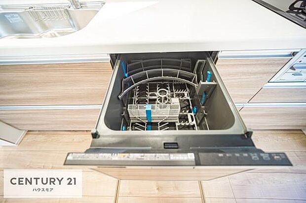 食洗機付きのキッチンです!忙しい時や手荒れ防止として大変活躍する便利な仕様です!ビルトインなのでキッチンの場所を取らず調理スペースを広く使うことが出来ます!(同仕様)