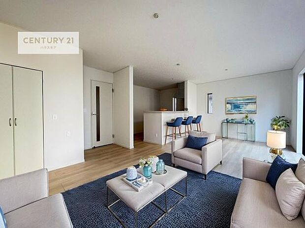 家具はCGパースです。開放感のある広々LDK!ソファーやダイニングテーブルを置いても窮屈にならないので快適に過ごせます!コミュニケーションが取りやすいリビングです!