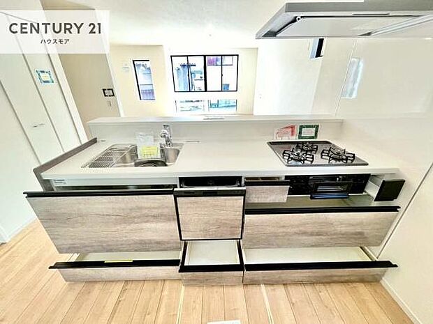 収納スペースが豊富で、調理スペースがスッキリと片付きひろ〜く活用できます!快適に作業ができます!毎日の料理が捗ります!