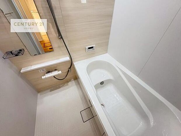 1日の疲れをしっかりと癒してくれる浴室です。おうちの素敵なリラクゼーション場所ですね。