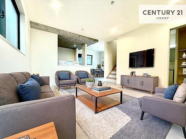 家具はCGパースです。開放感のある広々LDK!ソファーやダイニングテーブルを置いても窮屈にならないので快適に過ごせます!