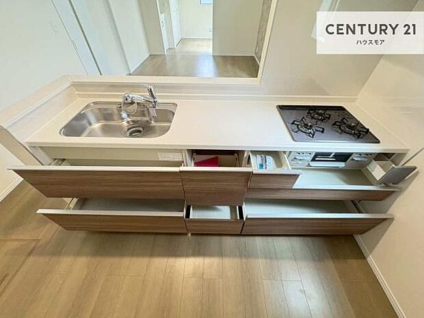 収納スペースが豊富で、調理スペースがスッキリと片付きひろ〜く活用できます!快適に作業ができます!毎日の料理が捗ります!