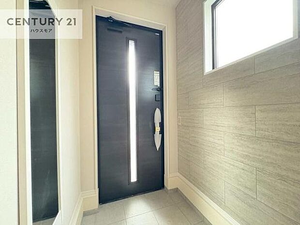 姿見付きでお出かけ前の身だしなみチェックができます◎