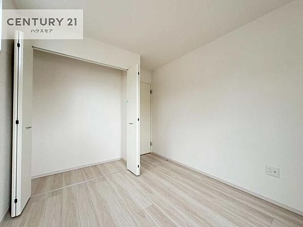 掃き出し窓がないお部屋は、お子様のお部屋としても安心です!収納スペースも充実しているので散らかったお部屋をサッと片付けられます!