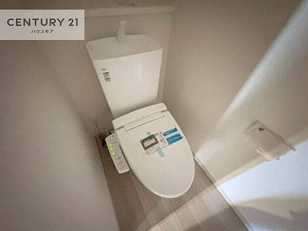 1・2階にトイレがございます!朝の忙しい時間帯も待たずにすみそうですね。白を基調とした清潔感のあるトイレでお手入れがしやすいです!