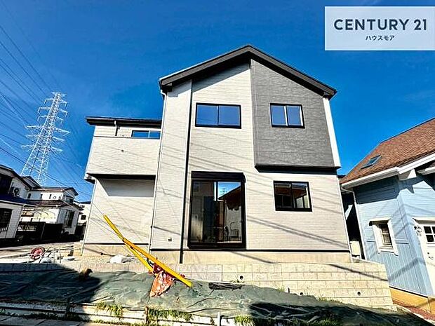 駐車スペースは2台分あります!セカンドカーはもちろん、バイクや自転車なども置き場所に困りません。