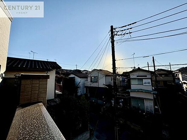 陽当たり良好なバルコニーです!晴れた日には青い空を見渡せる開放的な時間を楽しめます。