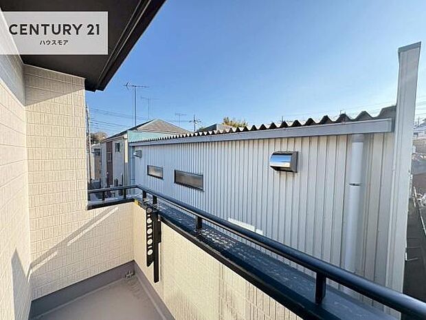 広々としているバルコニーです!お洗濯物を干すのはもちろん風に当たりながらくつろぎタイムが送れます!