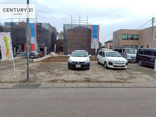 駐車スペースは2台分あります!セカンドカーはもちろん、バイクや自転車なども置き場所に困りません。